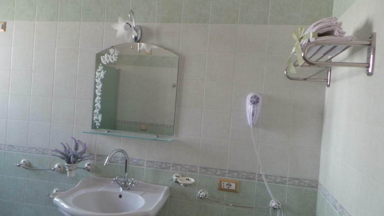 Bed and Breakfast Oasi Ottocento Quartu SantʼElena Exterior foto