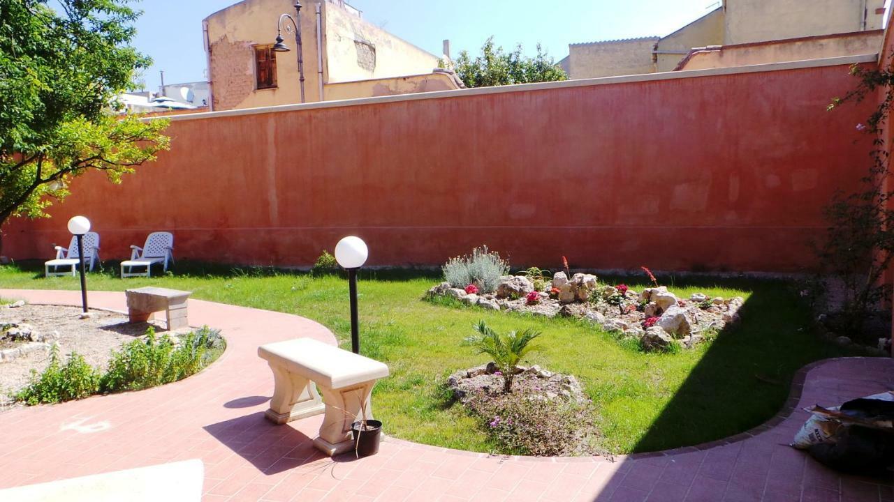 Bed and Breakfast Oasi Ottocento Quartu SantʼElena Exterior foto