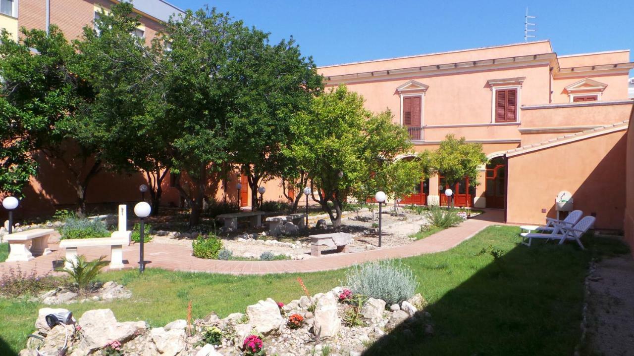 Bed and Breakfast Oasi Ottocento Quartu SantʼElena Exterior foto