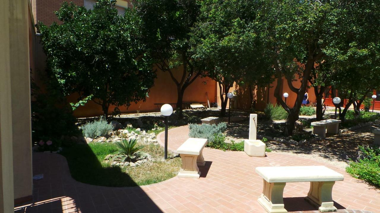 Bed and Breakfast Oasi Ottocento Quartu SantʼElena Exterior foto